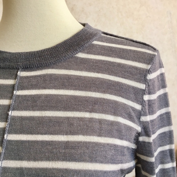 UNTUCKit w/ Merino Wool Gray White Sweater Small - Picture 3 of 8